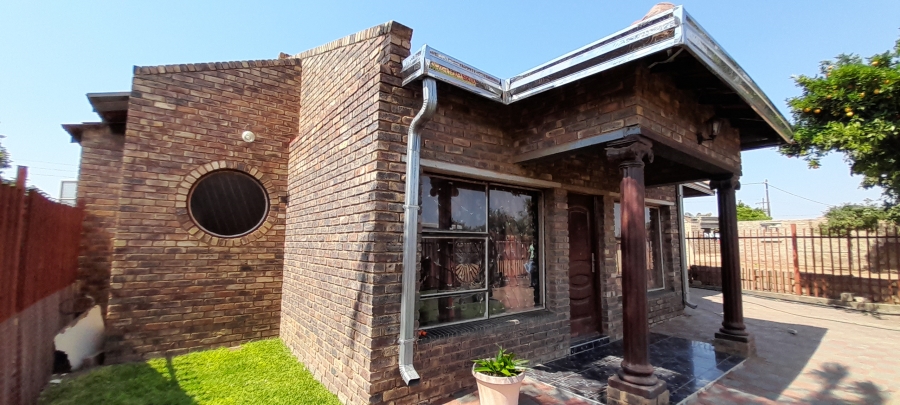 To Let 2 Bedroom Property for Rent in Lethlabile North West